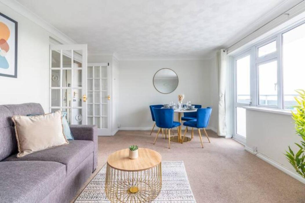 Trendy Sea View 2 Bedroom Sleeps 6 - Free Parking Bournemouth Eksteriør billede