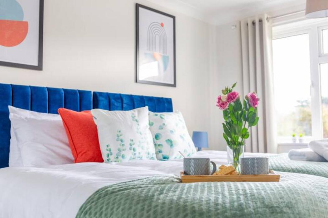 Trendy Sea View 2 Bedroom Sleeps 6 - Free Parking Bournemouth Eksteriør billede