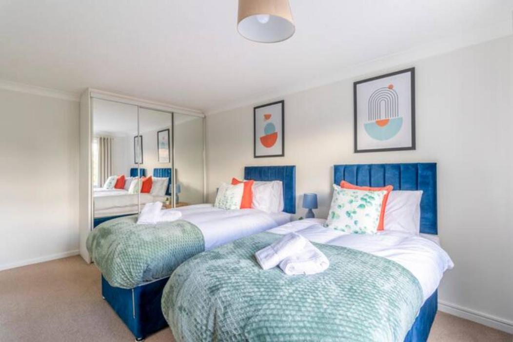 Trendy Sea View 2 Bedroom Sleeps 6 - Free Parking Bournemouth Eksteriør billede