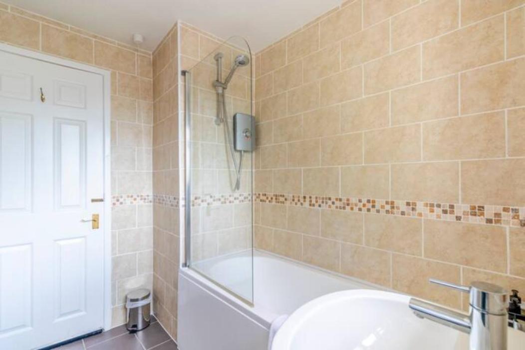 Trendy Sea View 2 Bedroom Sleeps 6 - Free Parking Bournemouth Eksteriør billede
