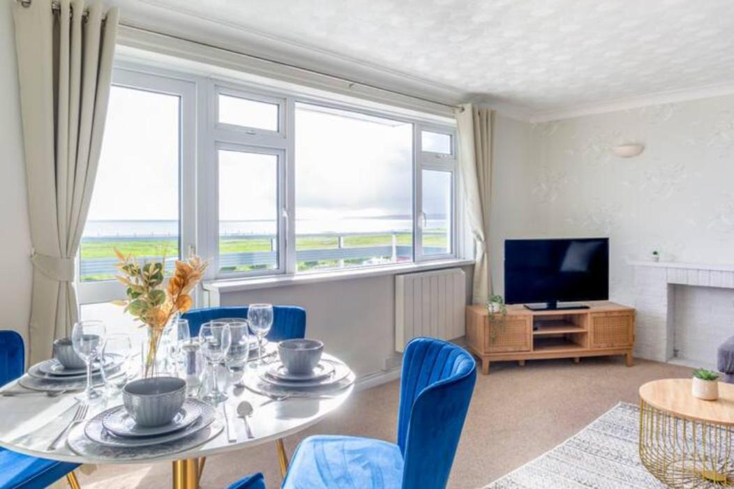 Trendy Sea View 2 Bedroom Sleeps 6 - Free Parking Bournemouth Eksteriør billede